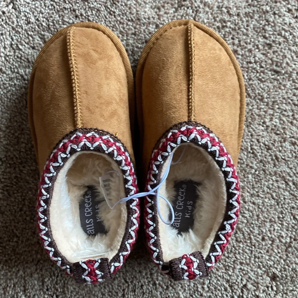 NWT Kids Slip On Slipper/Moccasin Shoe.